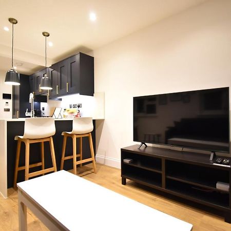 Stunning 3 Bed Apartment Лондон Экстерьер фото