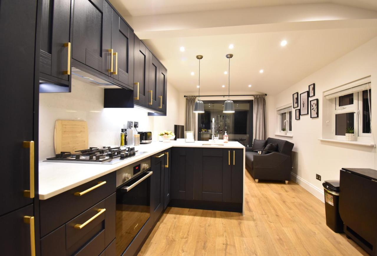 Stunning 3 Bed Apartment Лондон Экстерьер фото