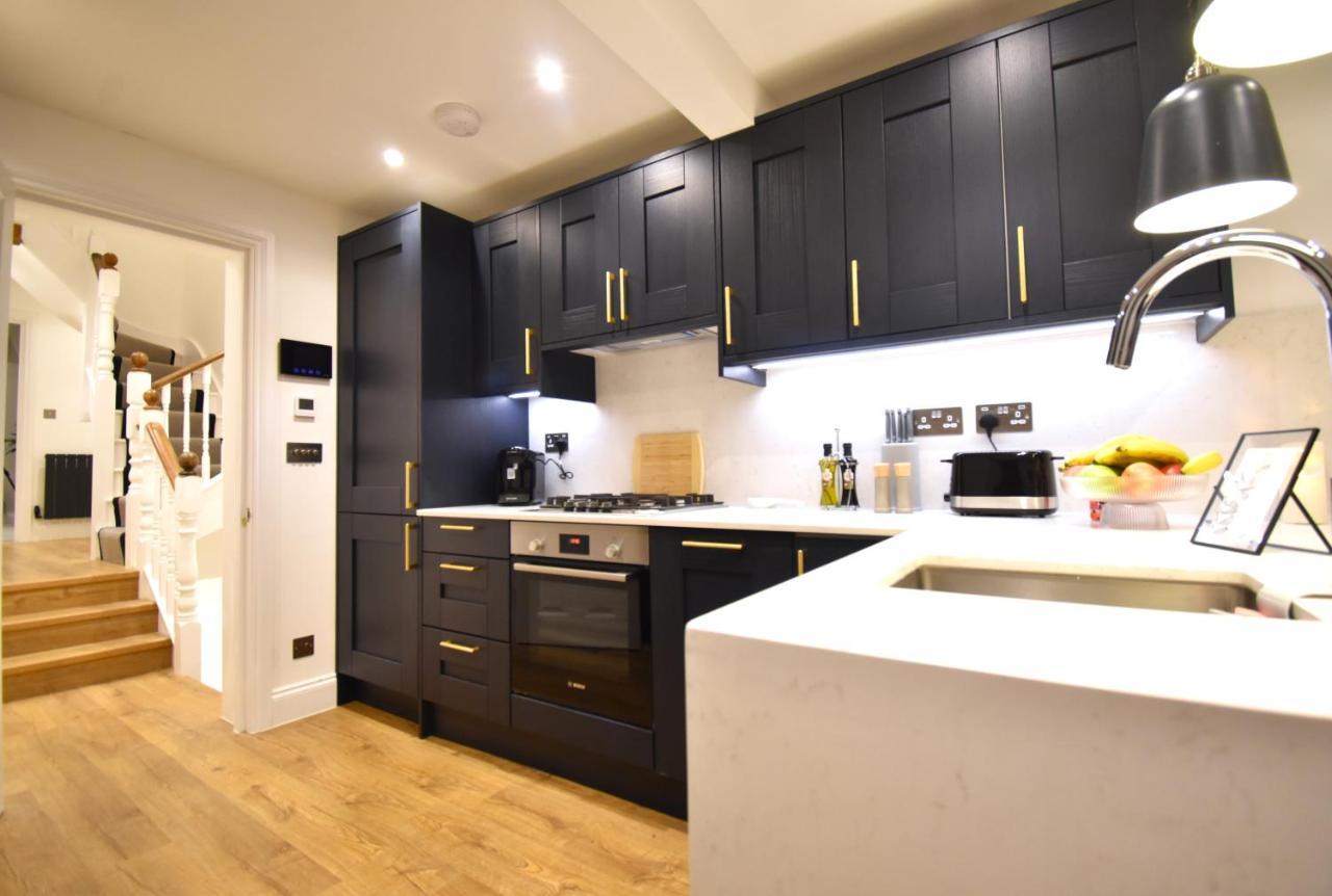 Stunning 3 Bed Apartment Лондон Экстерьер фото